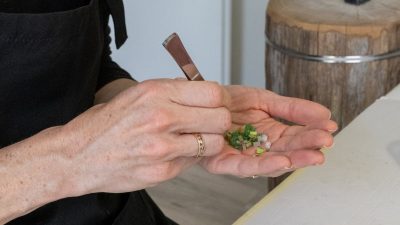 Tesselles et pince brucelle stage sur les couleurs et les dégradés en mosaïque