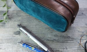 Trousse pendant la formation maroquinier entre Nantes et Angers