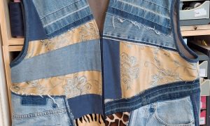 Veste bleu sans manche Formation Couture à Lourdes : métiers de la mode et vêtement flou