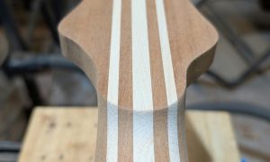 Création du corps d’une guitare Formation Luthier en guitare à Montpellier