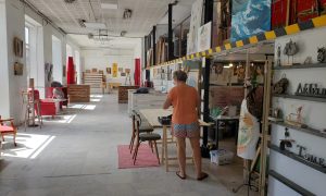 Atelier de céramiste pendant la formation céramique à Tarbes en Occitanie