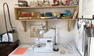 Formation de couture, vêtement flou et métiers de la mode avec un couturier à Toulouse