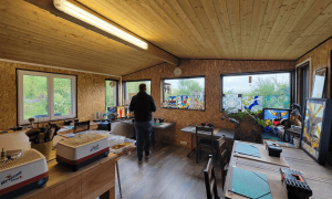 Atelier de vitrailliste pendant la formation dans le Perche
