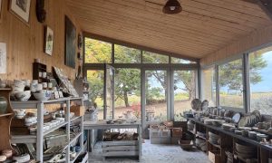 Atelier de potier pendant la formation poterie dans le Gers
