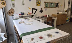 Atelier de vitrailliste de Clémence Keryhuel au cours des formations à Carcassonne