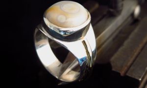 Bague pendant la formation bijouterie avec un bijoutier vers Lourdes proche de Tarbes dans le Pyrénées