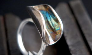 Bague pendant la formation bijouterie avec un bijoutier vers Lourdes proche de Tarbes dans le Pyrénées