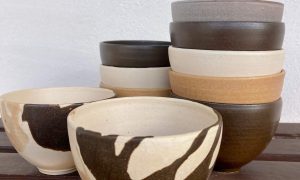 Bols au cours de la formation céramique, poterie avec une céramiste vers Montpellier