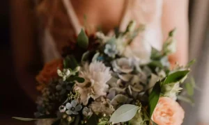 Bouquet de fleurs pour un mariage pendant la formation fleuriste à Bordeaux