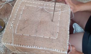 Coussin pendant la formation tapissier garnisseur en ameublement vers Angoulême