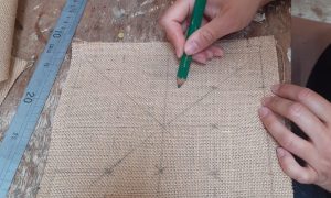 Dessin pendant la formation tapisserie d'ameublement en Charente Maritime