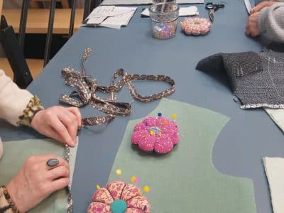 Confection d'un patron au cours de la formation couture à Dijon en Bourgogne