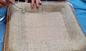 Geste pendant la formation tapissier décorateur vers Bordeaux