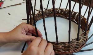 Gestes au cours de la formation vannerie vers Lille