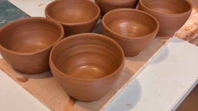 Bols en série atelier d'initiation au Tournage Céramique à Toulon