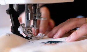 Machine à coudre au cours de la formation Couture Le Mans