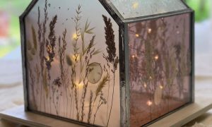 Maison led rose, formation vitrailliste proche de Nantes
