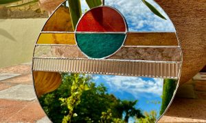 Miroir et vitrail pendant la formation vitrailliste en Haute-Garonne