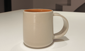 Mug au cours de la formation céramique et poterie à Toulouse