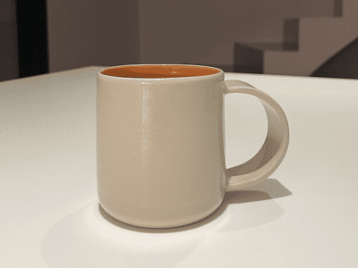 Mug au cours de la formation céramique et poterie à Toulouse