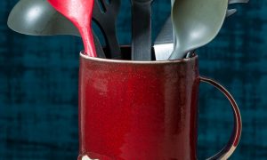 Mug au cours de la formation céramique avec un céramiste en Occitanie