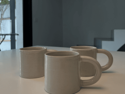 Mugs au cours de la formation céramique et poterie à Toulouse