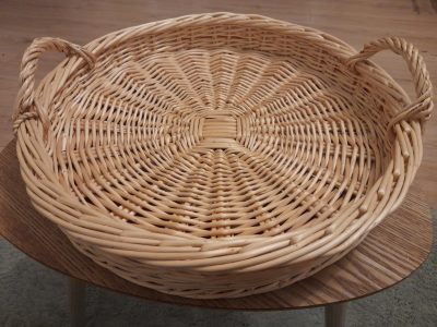 Plat en osier au cours de la formation vannerie avec un vannier en Bourgogne