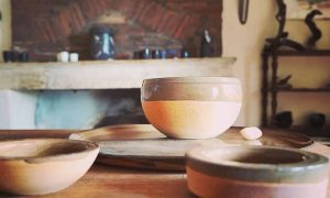 Poteries au cous de la formation tournage céramique avec un céramiste vers Bourges, Nevers et Moulins dans l'Allier