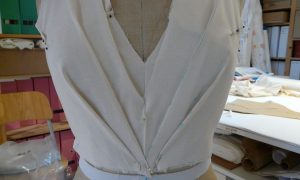 Préparation d'un modèle par modelage, formation en couture dans le Loiret