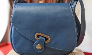 Sac à main cuir bleu Formation Maroquinier à Lille