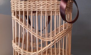 Sac fantaisie en vannerie d'osier fait par Roselyne qui propose une formation en Bourgogne