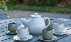 Service au cours de la formation céramique et poterie avec un potier vers Auch dans le Gers