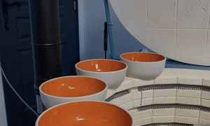 Sortie de four au cours de la formation céramique et poterie à Toulouse