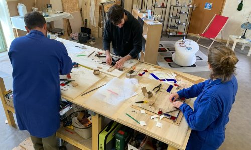 Formation pour devenir vitrailliste en reconversion dans un atelier d'artisan