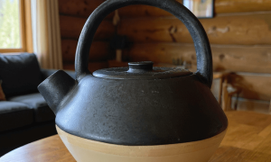 Théière pendant la formation céramique et poterie en Nouvelle Aquitaine