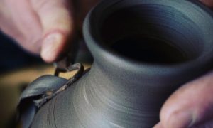 Tournage céramique avec un céramiste en formation vers Bourges, Nevers et Moulins dans l'Allier