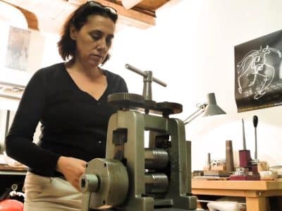 Travail au laminoir Formation Bijoutier option Bijouterie Joaillerie à Nantes