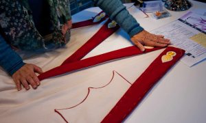 Travail d'un costume Napoléonien, formation en couture dans le Loiret