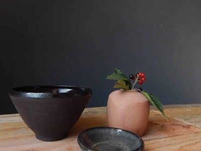 Vaisselles de Mariatou pendant la formation ou les cours céramique à Lille dans le Nord