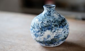 Vase pendant la formation céramique en Charente