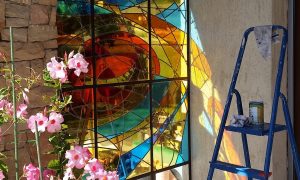 Vitrail au cours de la formation vitrailliste en Bretagne