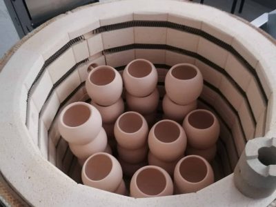 Pièces dans le four formation tournage en Céramique à Saint Etienne