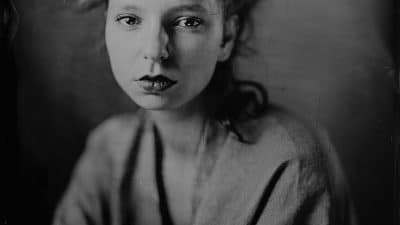 Portrait jeune femme atelier photographie au collodion humide