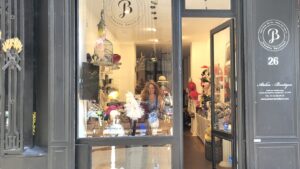 Boutique et atelier de Johanna Braitbart plumassière dans le Marais à Paris