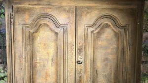 Meuble à restaurer au cours du stage de restauration de meubles à côté de Quimper