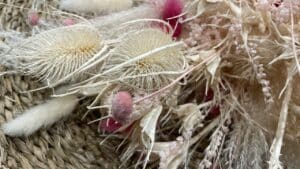 Bouquet au cours de l'atelier de fleurs séchées à Paris