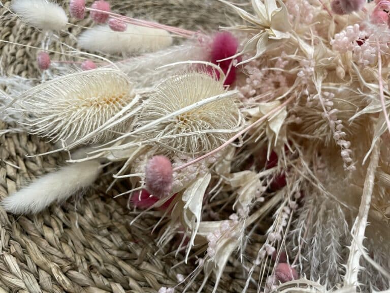 Bouquet au cours de l'atelier de fleurs séchées à Paris