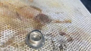 Fer de sertissage pendant le stage en bijouterie en Occitanie