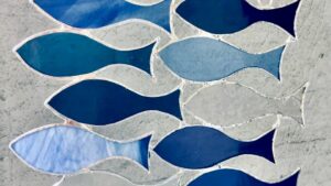Poissons pour l'atelier sur le vitrail Tiffany