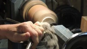 Pièce en tournage - stage d'initiation au tournage sur bois